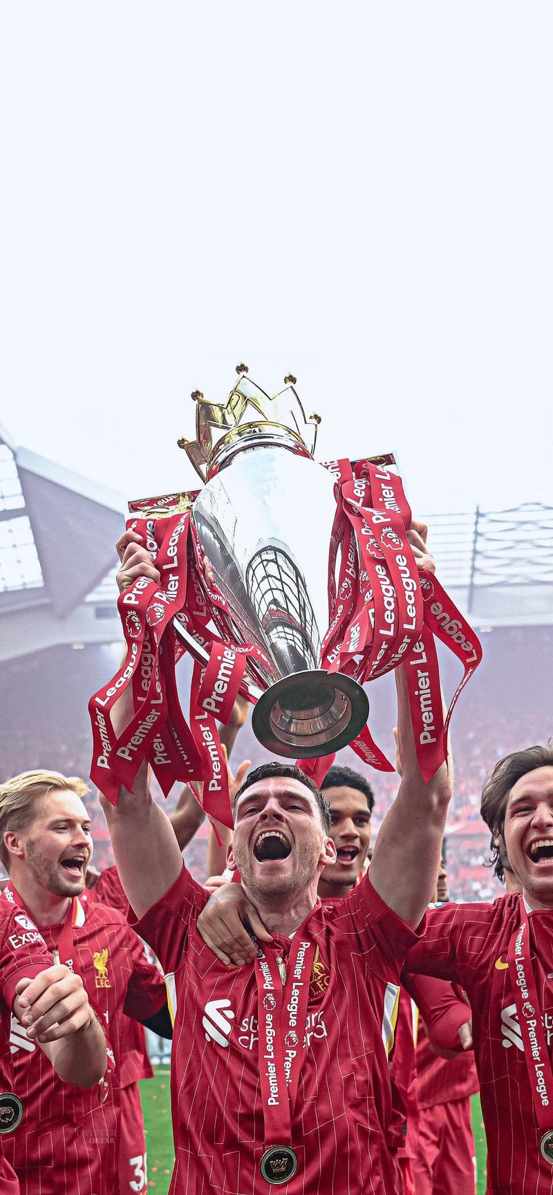 阿尔巴达成迈阿密百场里程碑，获赠纪念球衣+全队合影庆祝