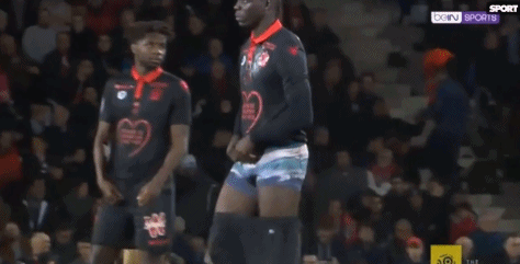 卡斯特罗普：踢拜仁染红是我铲球出现了失误；我最擅长8号位