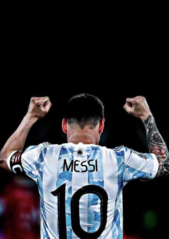 拜仁积极追求梅努，欲将其打造成欧冠核心，但曼联与意甲球队争夺，形势激烈。