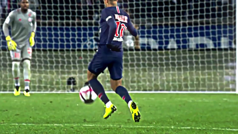 齐达内晒和樊振东打球照片，足球界与乒乓球界梦幻联动，网友：好帅！