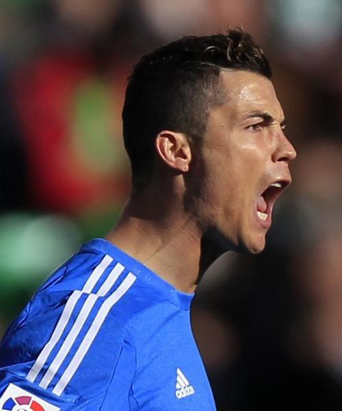 如何在足球场上保持心理稳定？